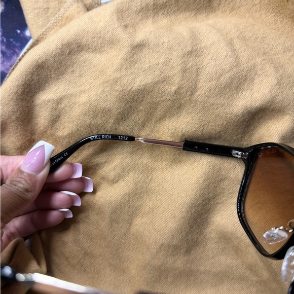 Quay Australia “Still Rich” Sunglasses - Picture 3 of 5